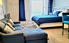 Direct Oceanfront With Balcony